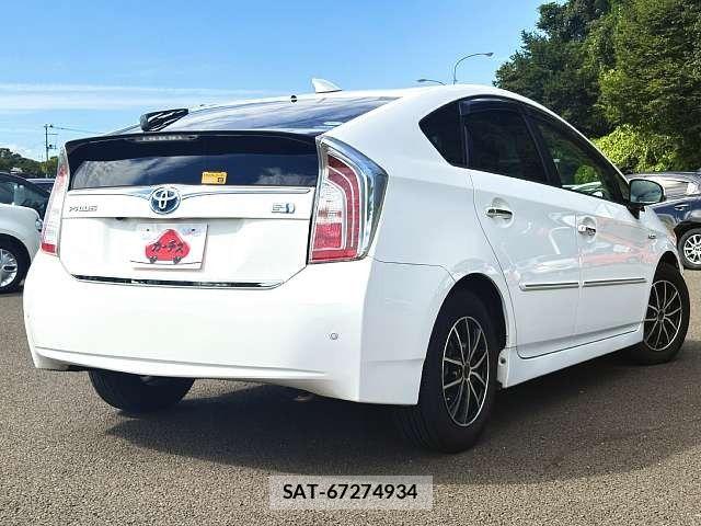 Toyota PRIUS 2013-08 8849658-2