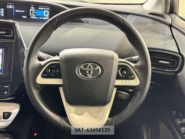 Toyota PRIUS 2018-04 8850399-9