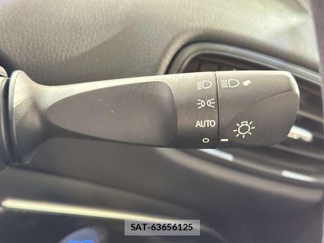 Toyota PRIUS 2018-04 8850399-11