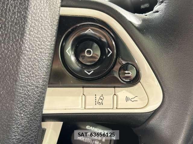 Toyota PRIUS 2018-04 8850399-12