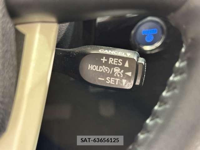 Toyota PRIUS 2018-04 8850399-13