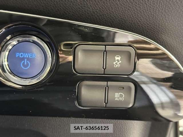 Toyota PRIUS 2018-04 8850399-14