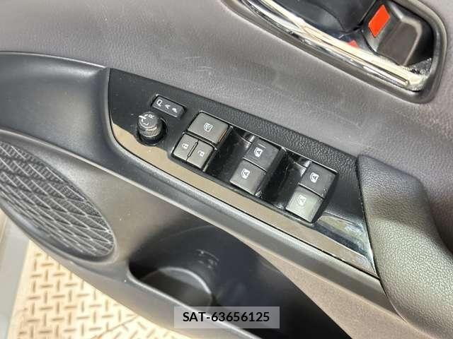 Toyota PRIUS 2018-04 8850399-15