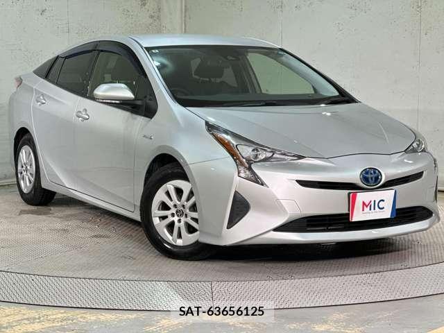 Toyota PRIUS 2018-04 8850399-1