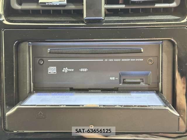 Toyota PRIUS 2018-04 8850399-23