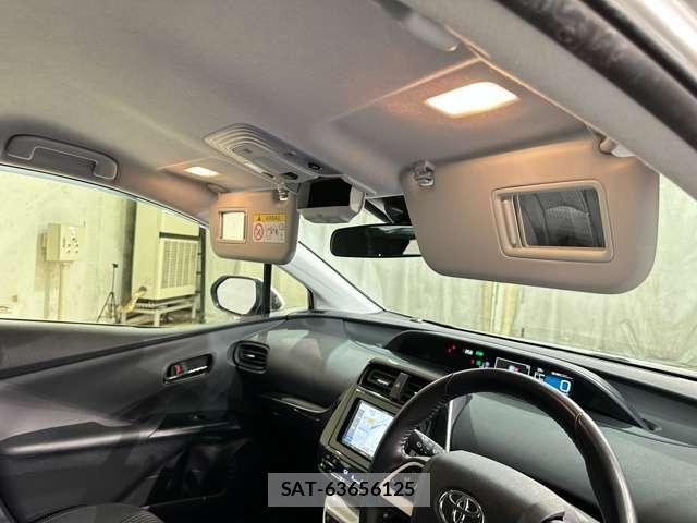 Toyota PRIUS 2018-04 8850399-26