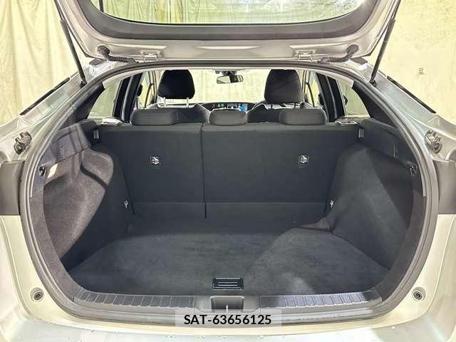 Toyota PRIUS 2018-04 8850399-27