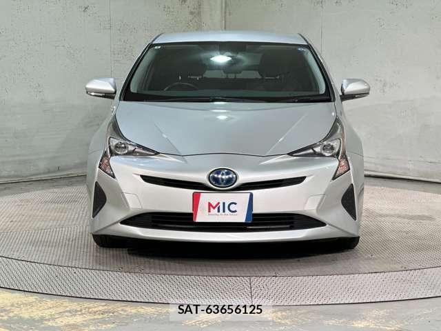 Toyota PRIUS 2018-04 8850399-2