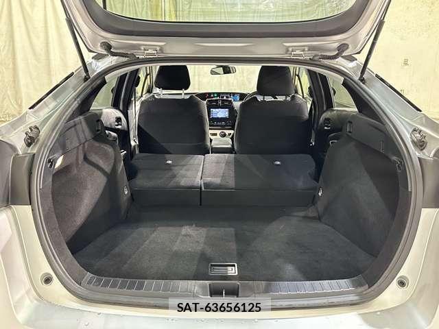 Toyota PRIUS 2018-04 8850399-29