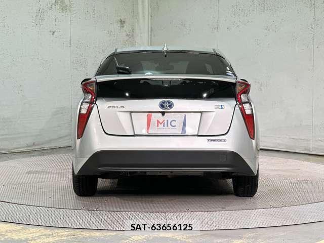 Toyota PRIUS 2018-04 8850399-5