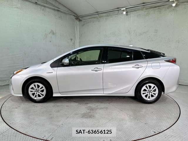 Toyota PRIUS 2018-04 8850399-7