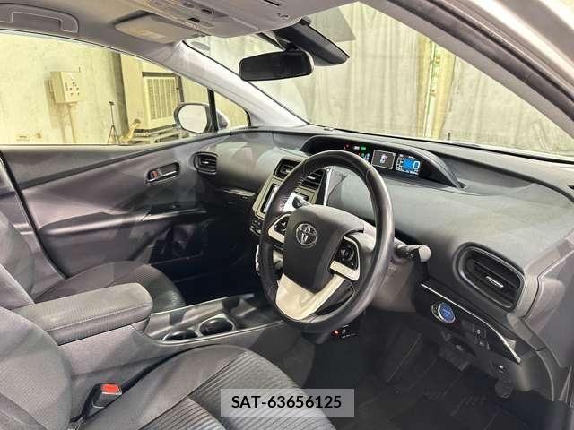 Toyota PRIUS 2018-04 8850399-8
