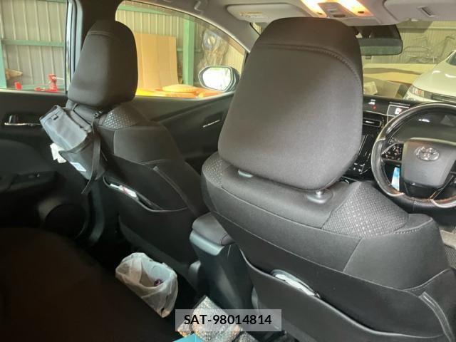 Toyota PRIUS 2019-10 8850394-13