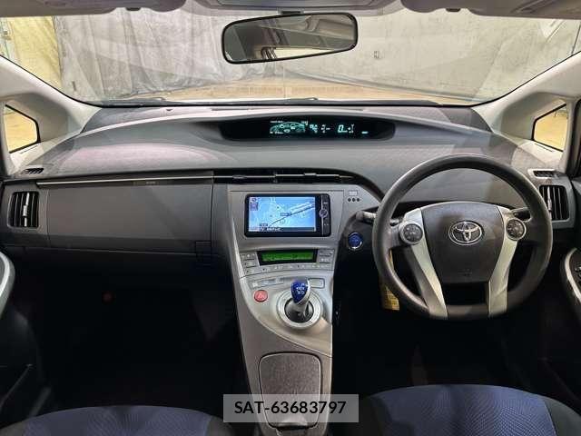 Toyota PRIUS 2012-06 8849332-15