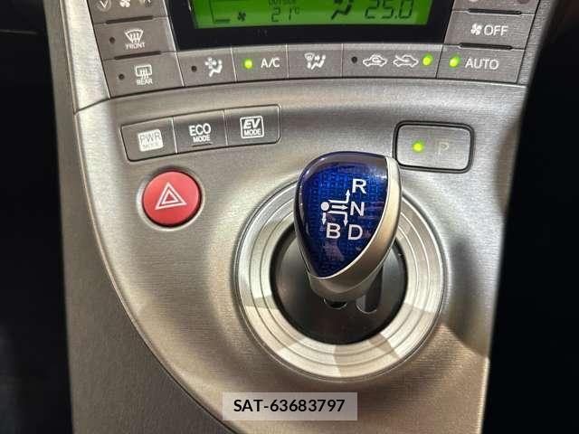 Toyota PRIUS 2012-06 8849332-22