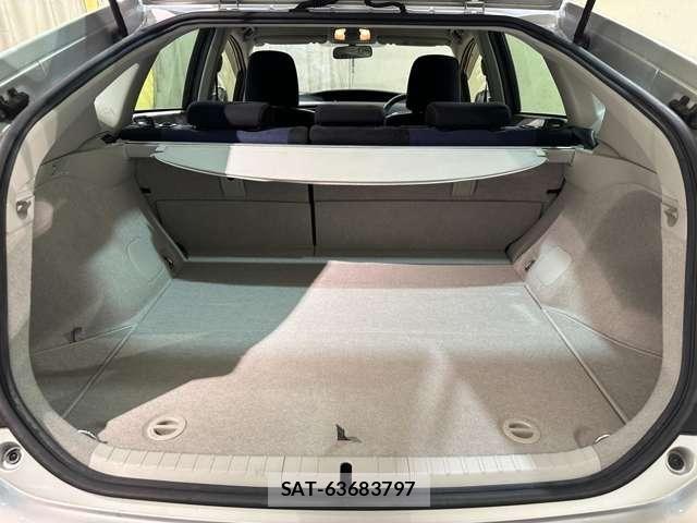 Toyota PRIUS 2012-06 8849332-25