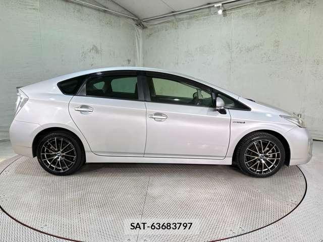 Toyota PRIUS 2012-06 8849332-3
