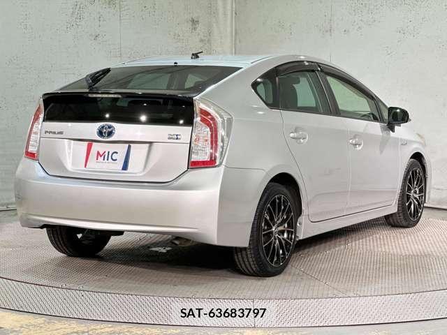 Toyota PRIUS 2012-06 8849332-4