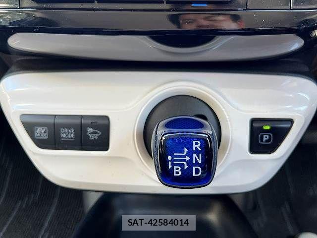 Toyota PRIUS 2017-03 8850392-14