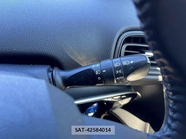 Toyota PRIUS 2017-03 8850392-17