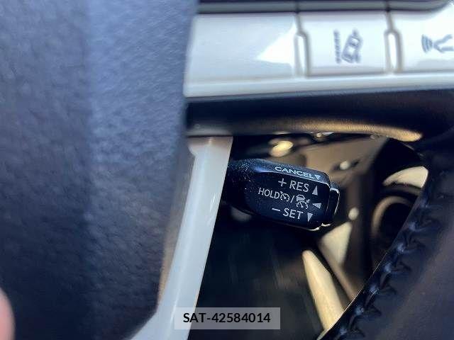 Toyota PRIUS 2017-03 8850392-18
