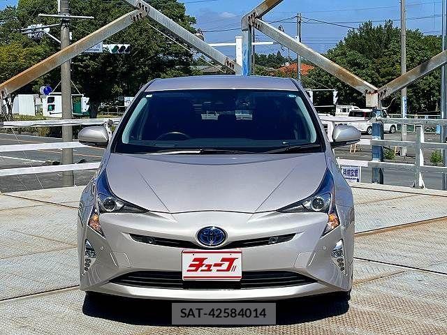 Toyota PRIUS 2017-03 8850392-1
