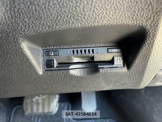 Toyota PRIUS 2017-03 8850392-21