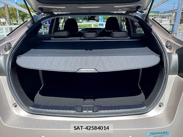 Toyota PRIUS 2017-03 8850392-24
