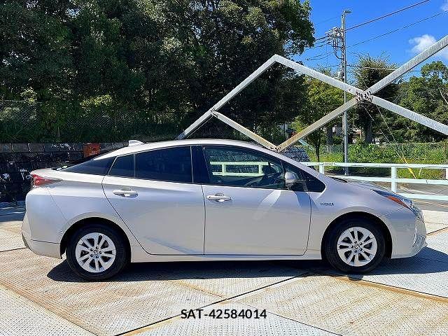 Toyota PRIUS 2017-03 8850392-3