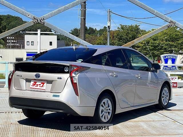Toyota PRIUS 2017-03 8850392-4