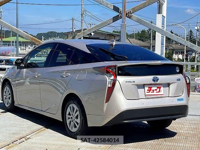 Toyota PRIUS 2017-03 8850392-6