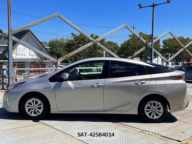 Toyota PRIUS 2017-03 8850392-7