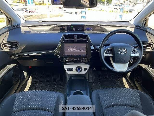 Toyota PRIUS 2017-03 8850392-8