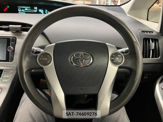 Toyota PRIUS 2014-01 8849650-16