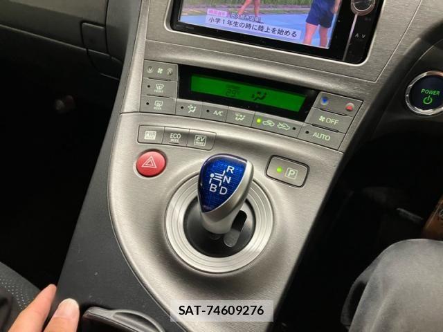Toyota PRIUS 2014-01 8849650-23