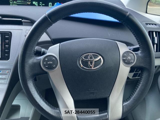 Toyota PRIUS 2015-03 8849931-10