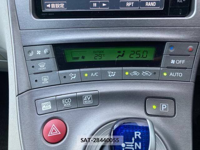 Toyota PRIUS 2015-03 8849931-14