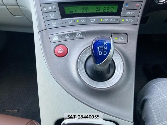 Toyota PRIUS 2015-03 8849931-15