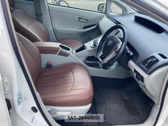 Toyota PRIUS 2015-03 8849931-16