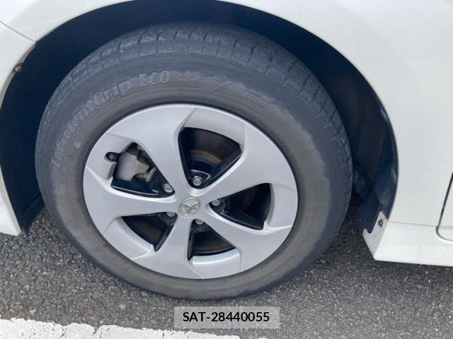 Toyota PRIUS 2015-03 8849931-21