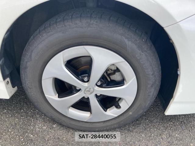 Toyota PRIUS 2015-03 8849931-22