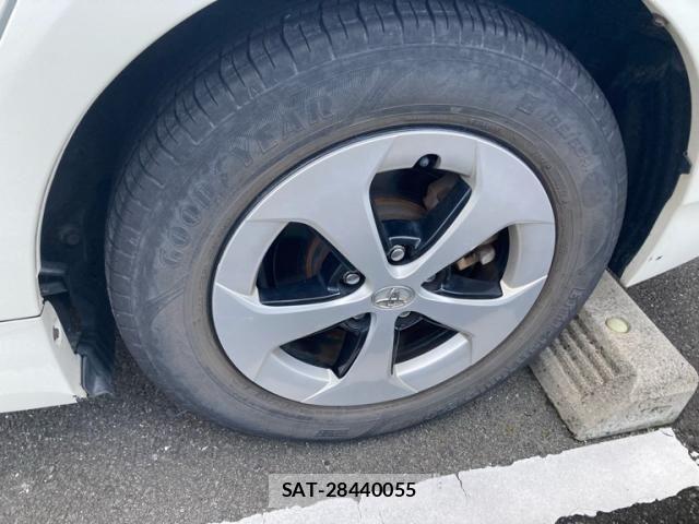 Toyota PRIUS 2015-03 8849931-23