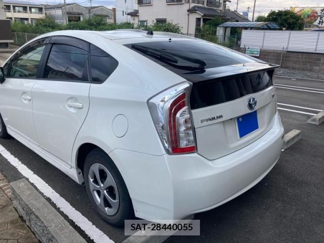 Toyota PRIUS 2015-03 8849931-5