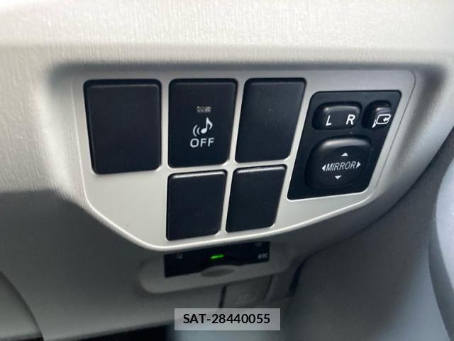 Toyota PRIUS 2015-03 8849931-7