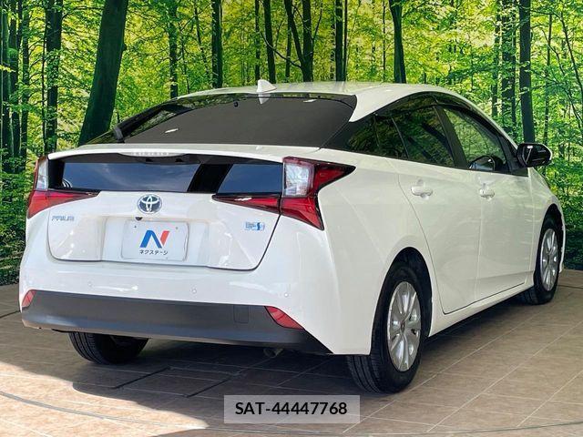 Toyota PRIUS 2021-08 8849266-17