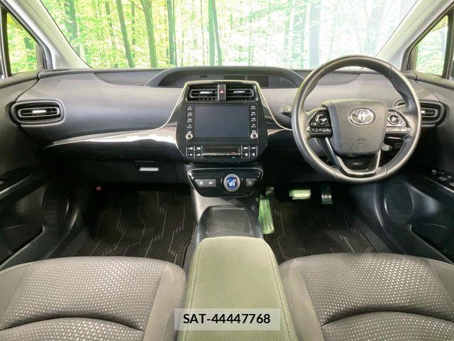 Toyota PRIUS 2021-08 8849266-1