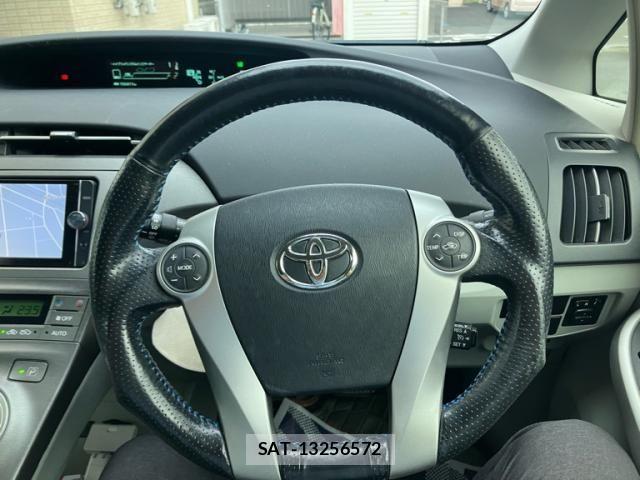 Toyota PRIUS 2012-11 8850409-12