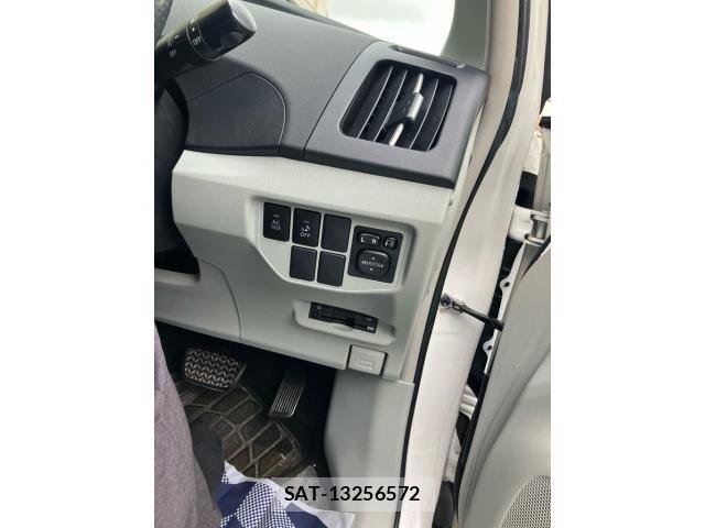 Toyota PRIUS 2012-11 8850409-14