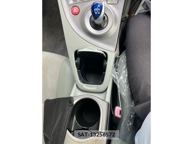 Toyota PRIUS 2012-11 8850409-15