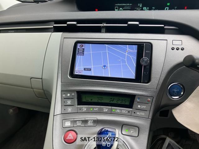 Toyota PRIUS 2012-11 8850409-16